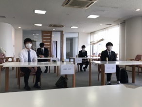 かなり緊張してます! かなり緊張してます!